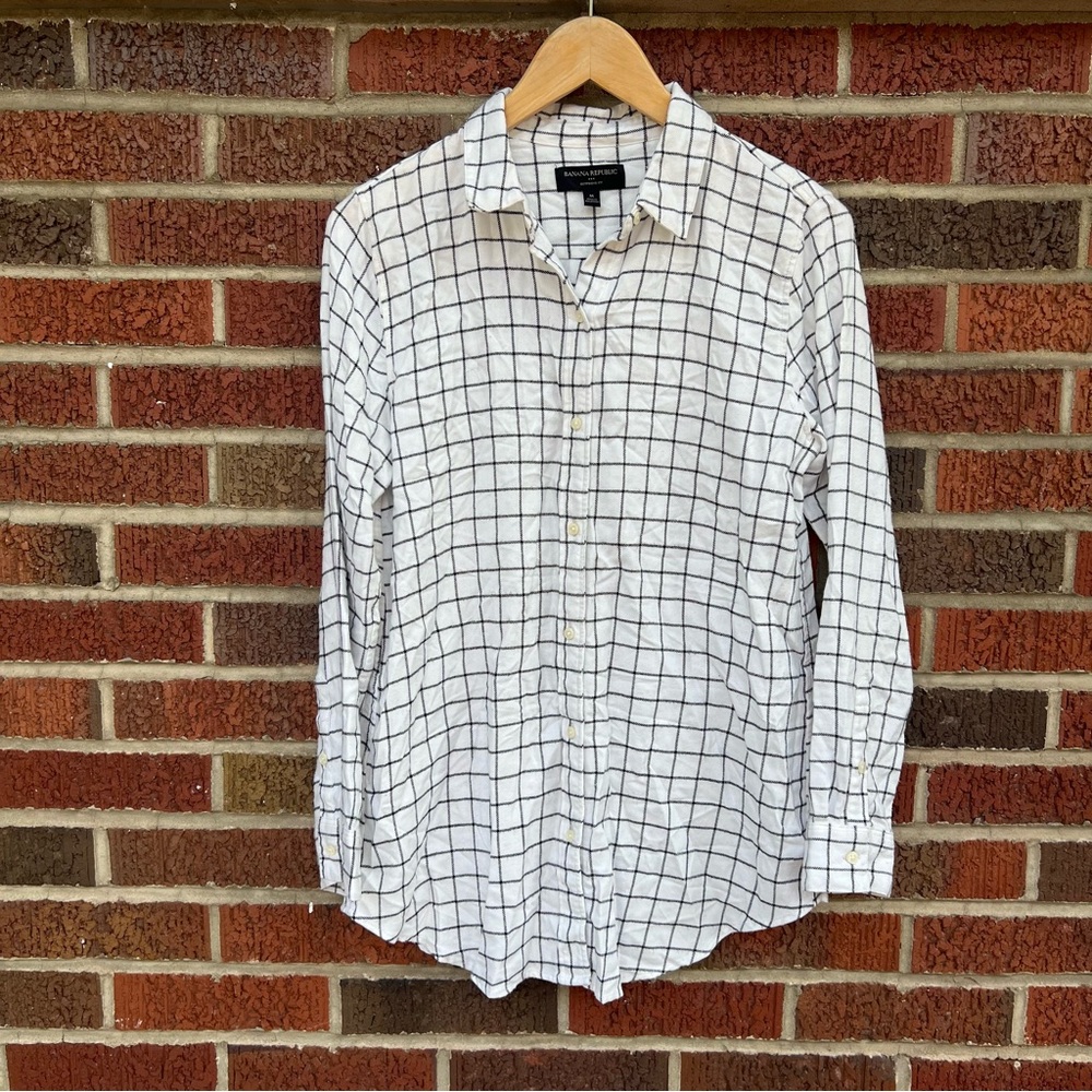 Banana Republic Boyfriend Fit Cream and Black Line Grid Button Down Flannel Top